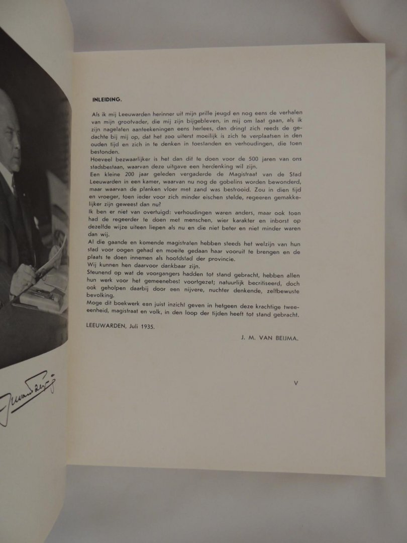 Minne, Mr. A. van der; Heerma van Voss, Dr. A.L.; Ottema, N. e.a - Leeuwarden 1435-1935. Gedenkboek uitgegeven in opdracht van de vereeniging tot bevordering van vreemdelingenverkeer te Leeuwarden en omstreken