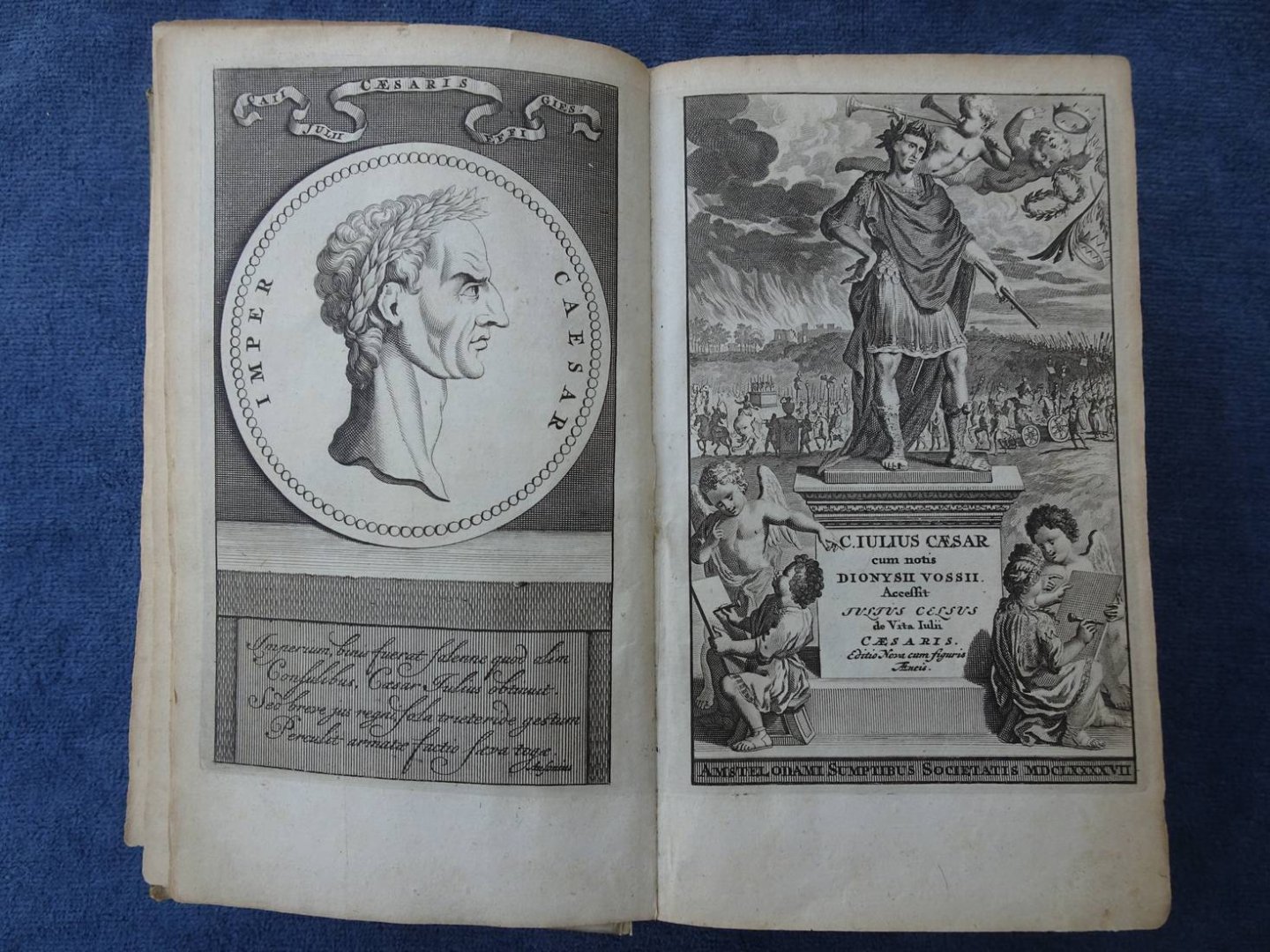 Caesaris, C. Julii (Julius Caesar). - C. Julii Caesaris Quae extant Cum Notis & Animadversionibus Dionysii Vossii, Ut & qui vocatur Julius Celsus de vita et Rebus Gestis C. Julii Caesars, ex Musaeo Joannis Geogii Graevii.
