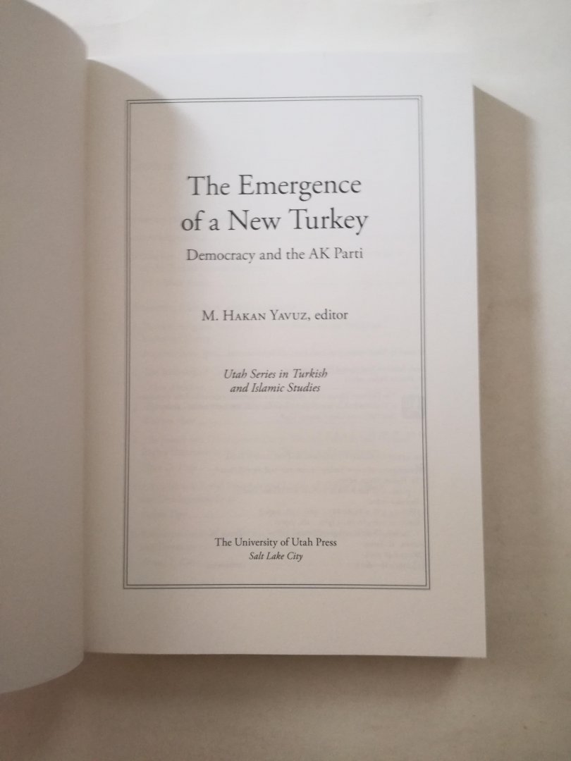 Edited by M. Hakan Yavuz - Various authors / Diverse auteurs - The Emergence of a New Turkey / Democracy and the AK Parti