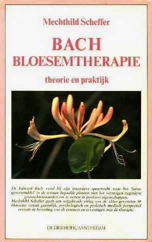 Scheffer , Mechthild .  [ isbn 9789060304808 ] 0925 - Bach - Bloesemtherapie . (  Theorie en praktijk . ) Dr. Edward Bach vond bij zijn intensieve speurtocht naar een juist geneesmiddel in de vrije natuur de planten met de potentie om negatieve gemoedsgesteldheden om te zetten in -