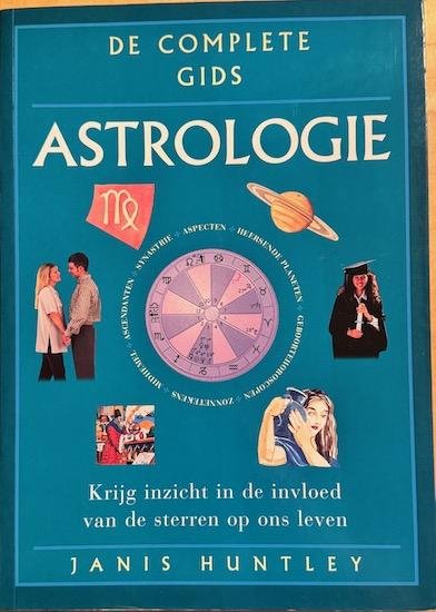 Huntley, Janis - DE COMPLETE GIDS ASTROLOGIE. Krijg inzicht in de invloed van de sterren op ons leven.