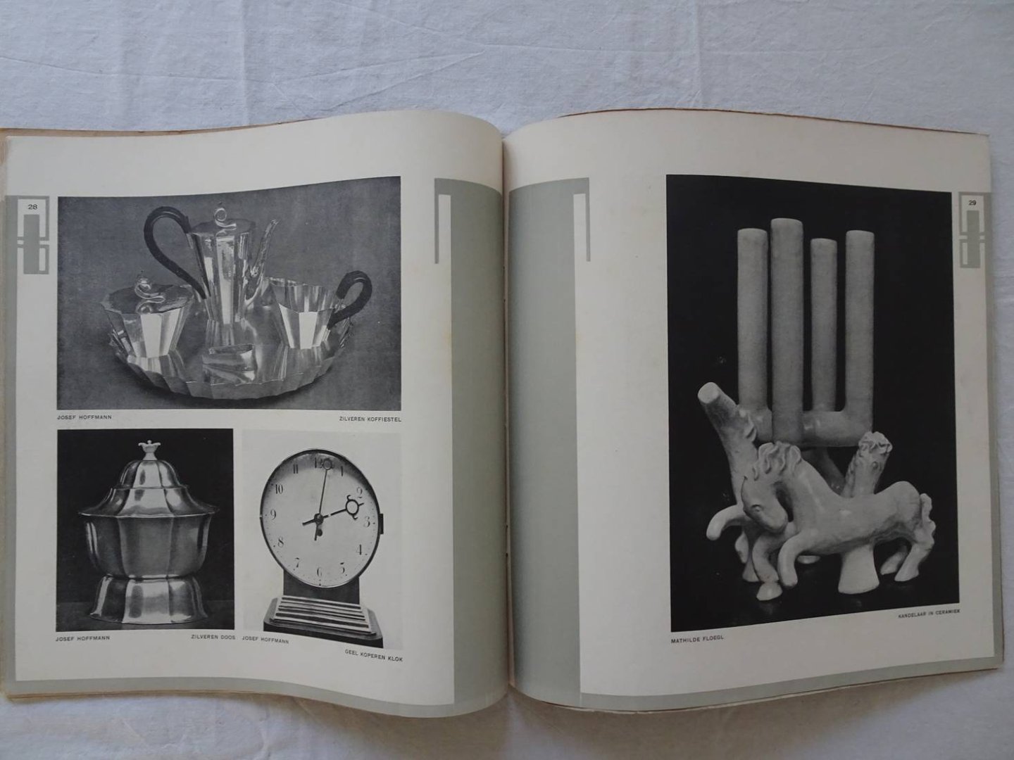 Blaauw, C.J. ao (ed.). - Wendingen, Maandblad voor Bouwen en Sieren van Architectura et Amicitia; no. 9-10 1927; Oostenrijksche kunst.