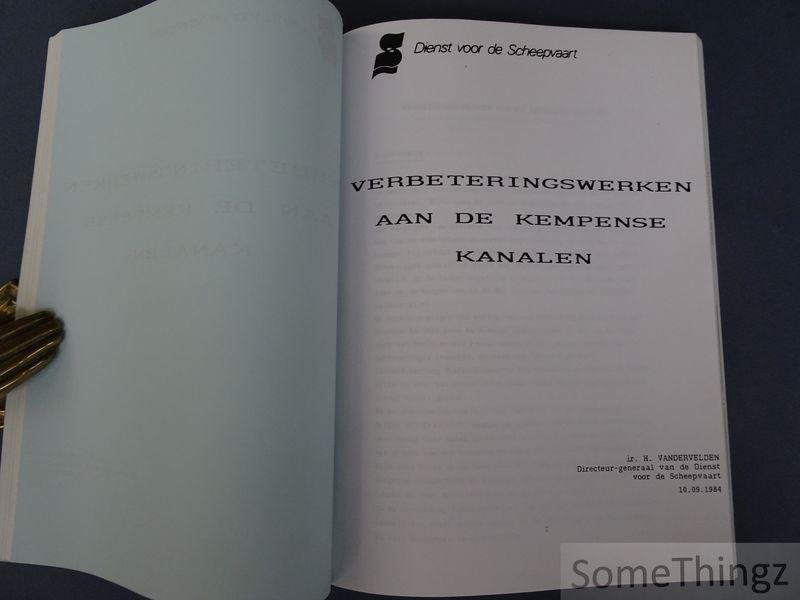 H. Vandervelden. - De scheepvaart. Kanalenproblematiek in Noord-Limburg. Analyse van de hinterlandtrafiek van de haven van Antwerpen naar het oosten. De moderniseringswerken van het Albertkanaal. Verbeteringswerken aan de Kempense kanalen. De oeververdediging va...
