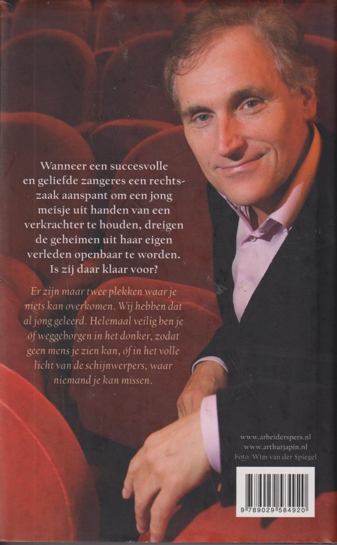 Japin (Haarlem 26 juli 1956), Arthur Valentijn - Maar buiten is het feest - Wanneer een succesvolle en geliefde zangeres een rechtszaak aanspant om een jong meisje uit handen van een verkrachter te houden, dreigen aangrijpende gebeurtenissen uit haar eigen verleden openbaar te worden.