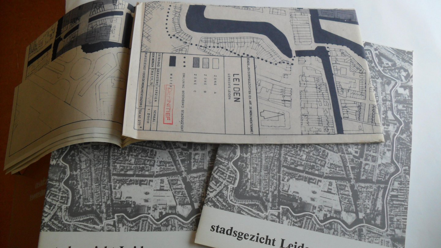 red. - Stadsgezicht Leiden: map met Stadsgezicht Leiden tekst+ Stadsgezicht Leiden foto's + plattegrond/tekeningLeiden