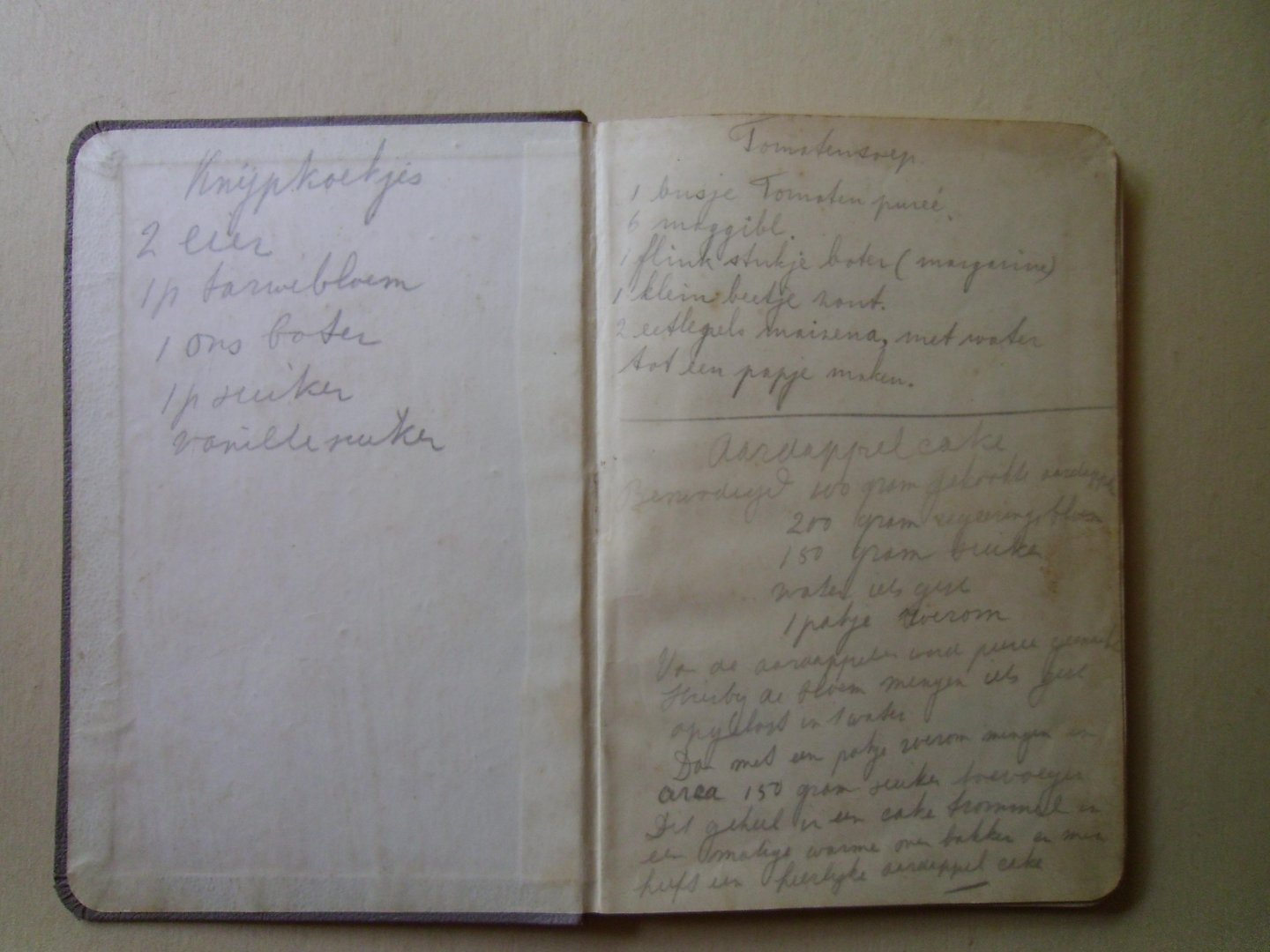 Mevrouw H te Rotterdam - Receptenboek der compagnie liebig (met drie potlood handgeschreven recepten op schutblad)