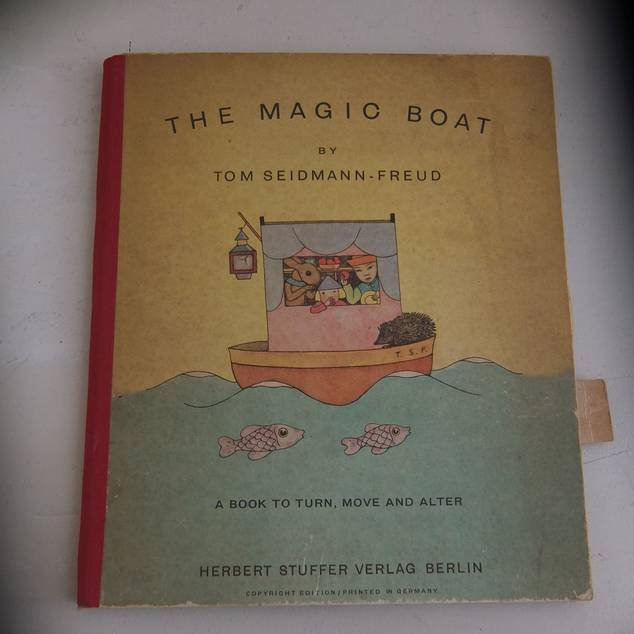 Seidmann-Freud, Tom. - The magic boat. A book to turn, move and alter.