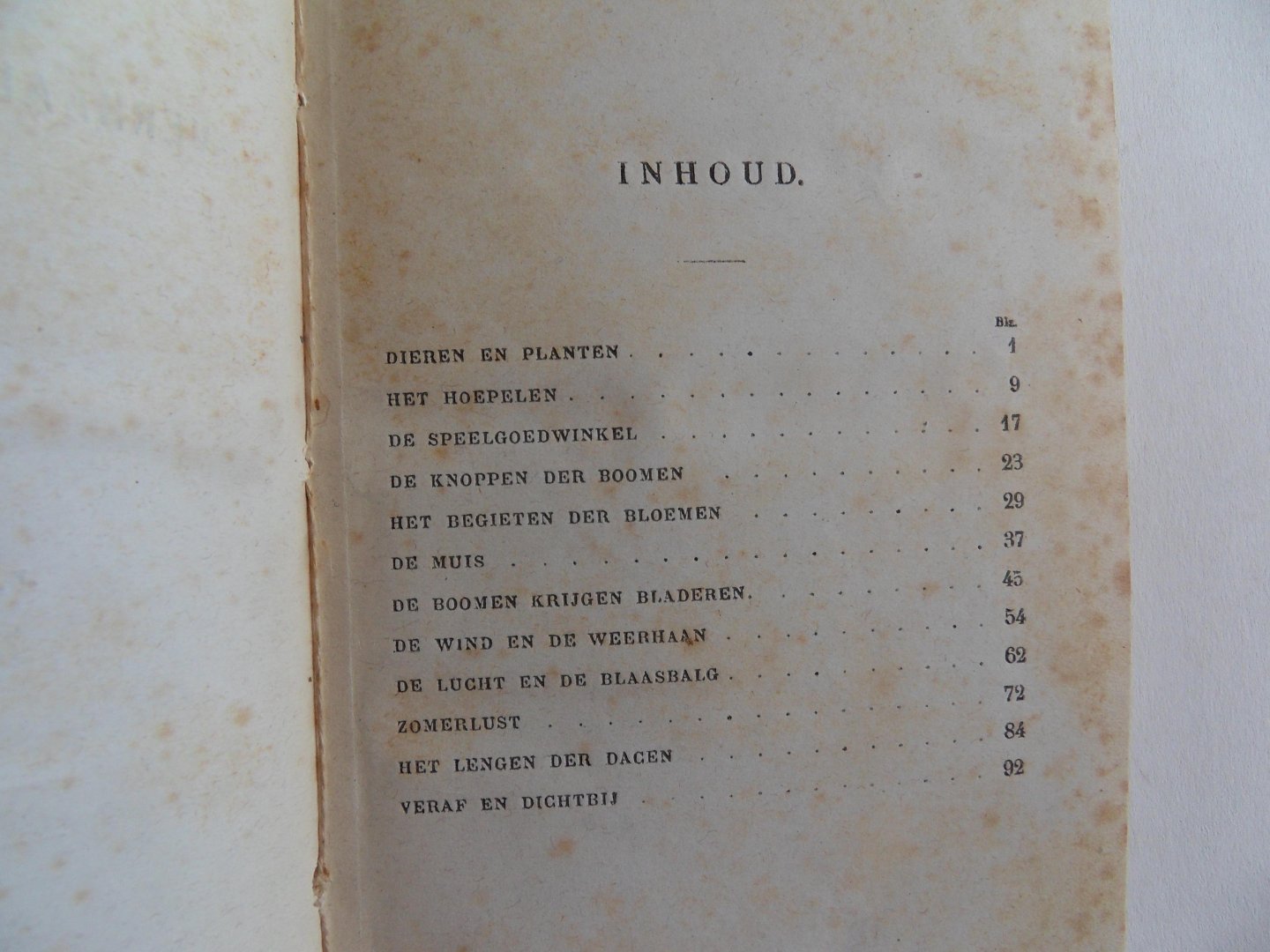 Goeverneur, J.J.A. - De Lente. - Verhaal voor Jonge Kinderen naar het Engelsch. - Met gekleurde plaatjes [ = vier lithografische afbeeldingen ].