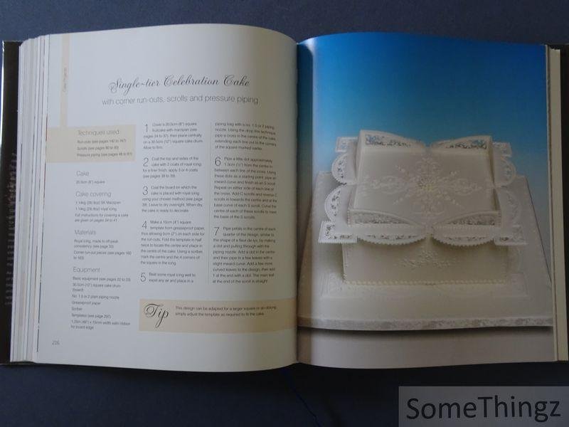 Eddie Spence and Jenny Stewart (edit). - The Art of Royal Icing: A Unique Guide to Cake Decoration by a World-class Tutor.