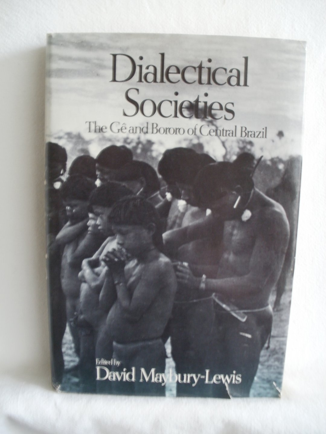 Maybury-Lewis, David (ed.) - Dialectical Societies. The Ge and Bororo of Central Brazil. Harvard Studies in Cultural Anthropology, no.1.