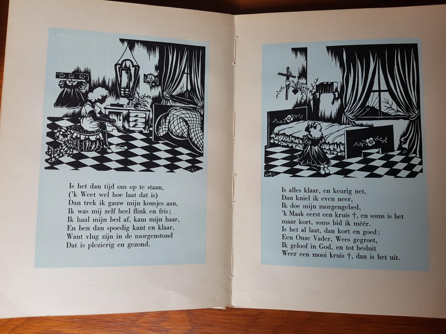 Steenhoff-Smulders, Albertine - De dag van een kind (Communieboekje op rijm) - Op iedere pagina een stichtend rijm verlucht met fraaie houtsneden