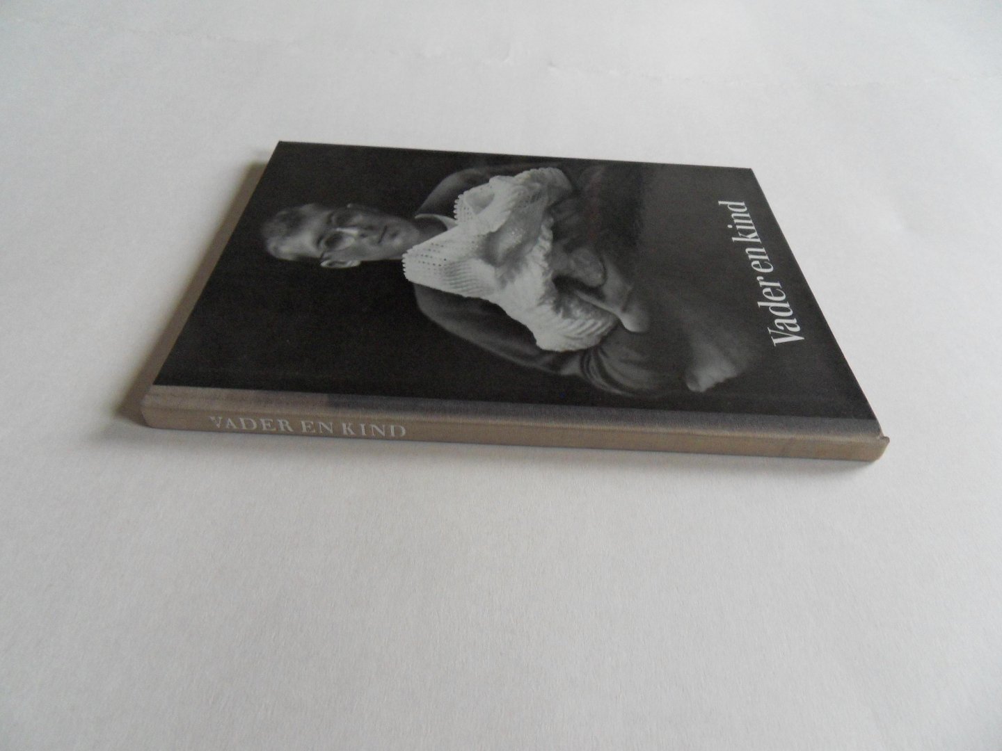 Reich, Hanns (fotografie); Beugel, Ina van der (tekst) - Vader en kind. - Een [Prachtig] NBC-fotoboek.