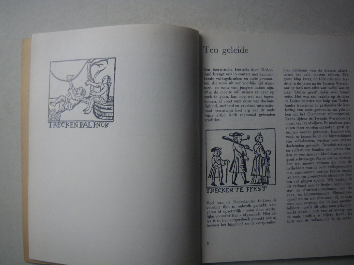Fuchs, J.M. & Simons, W.J. - Feestreis door Nederland. Tochten langs levende folklore