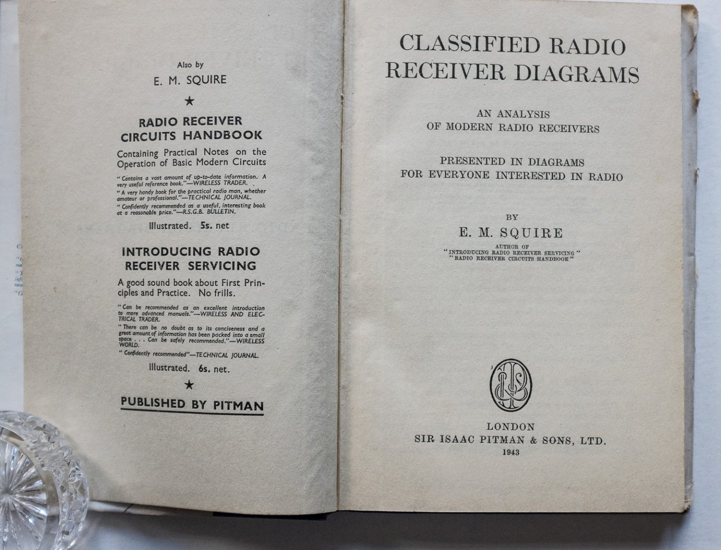 Squire, E.M. - Classified Radio Receiver Diagrams. An analysis of modern radio receivers - presented in diagrams
