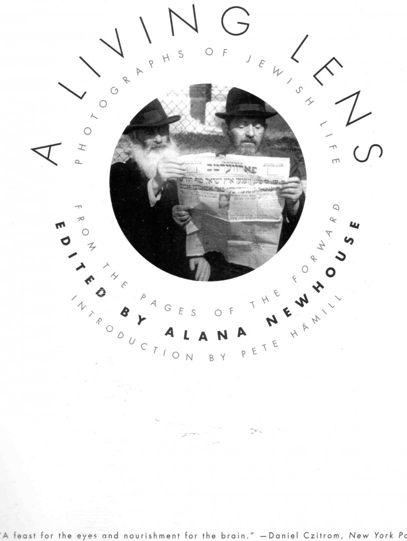 Newhouse Alana (editor) - A Living Lens, photographs of Jewish Life, from the pages of the Forward.