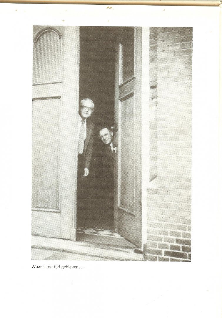 Ros.A. en R. Mulder [Eind redactie]  en Ten besluite Drs L. Kooijman Drs. L. - Gedenkt aan 't geen Hij heeft verricht Tien jaar Van Lodenstein scholengemeenschap 1974-1984