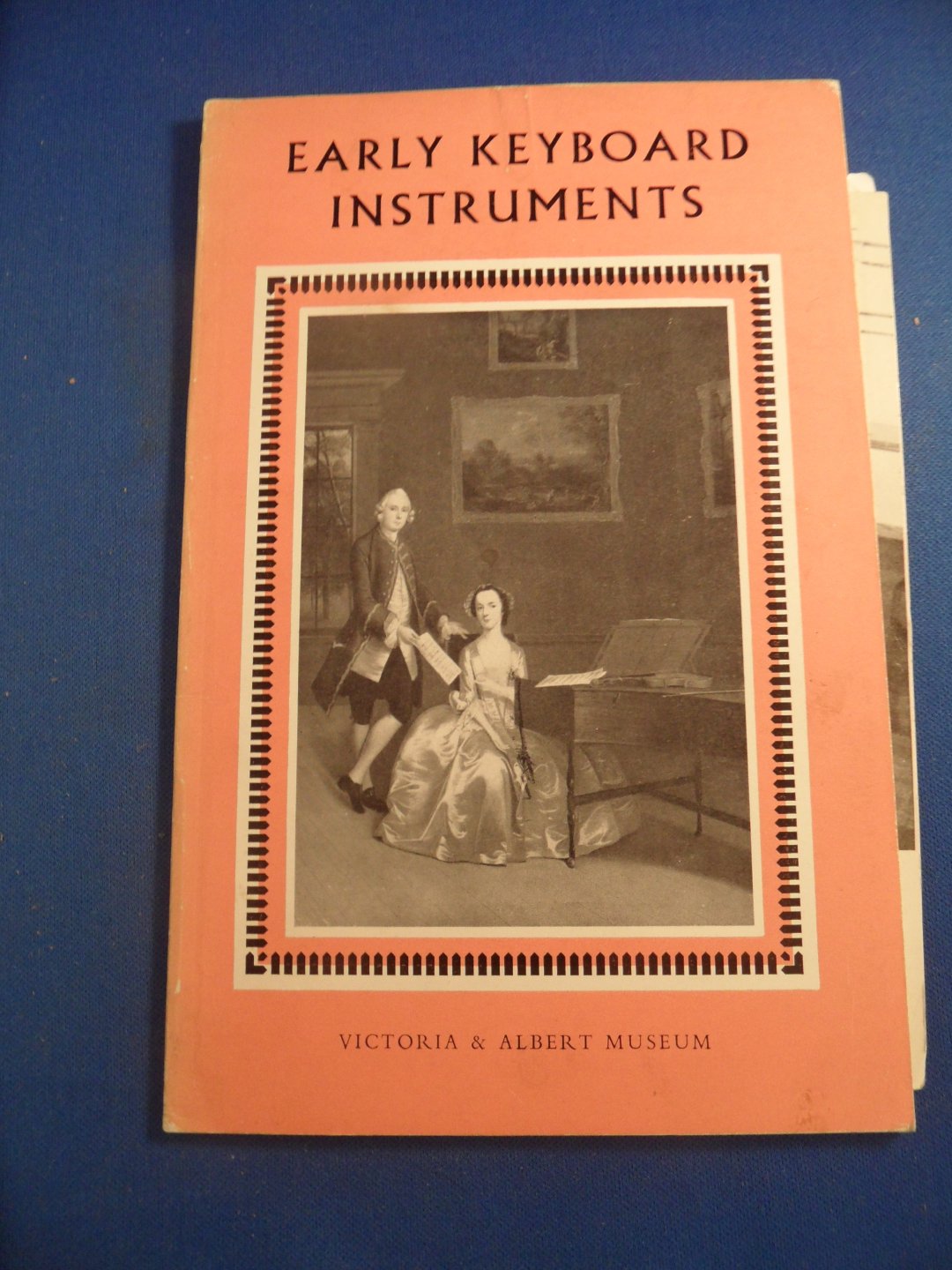 Russell, Raymond - Early Keyboard Instruments, small picture book no. 48