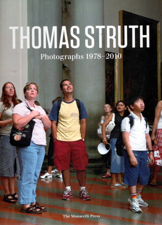 STRUTH, Thomas - Anette KRUSZYNSKI, Tobia BEZZOLA & James LINGWOOD [Ed.] - Thomas Struth - Photographs 1978-2010.