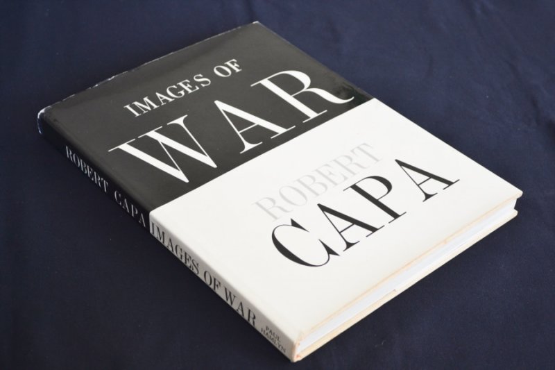 Capa, Robert (foto's) & John Steinbeck (voorwoord) - Images of War / with text from his own writings.