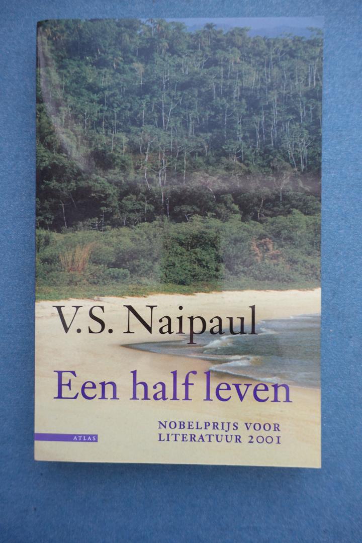 Naipaul, V.S. - Een half leven. Roman