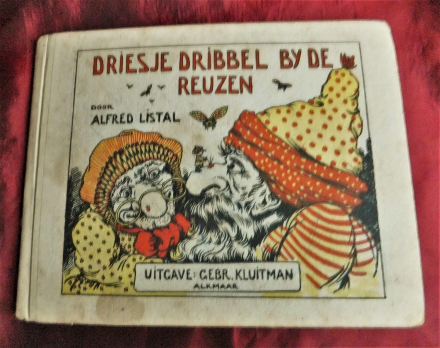 Listal, Alfred - Driesje Dribbel bij de reuzen (2 foto's)