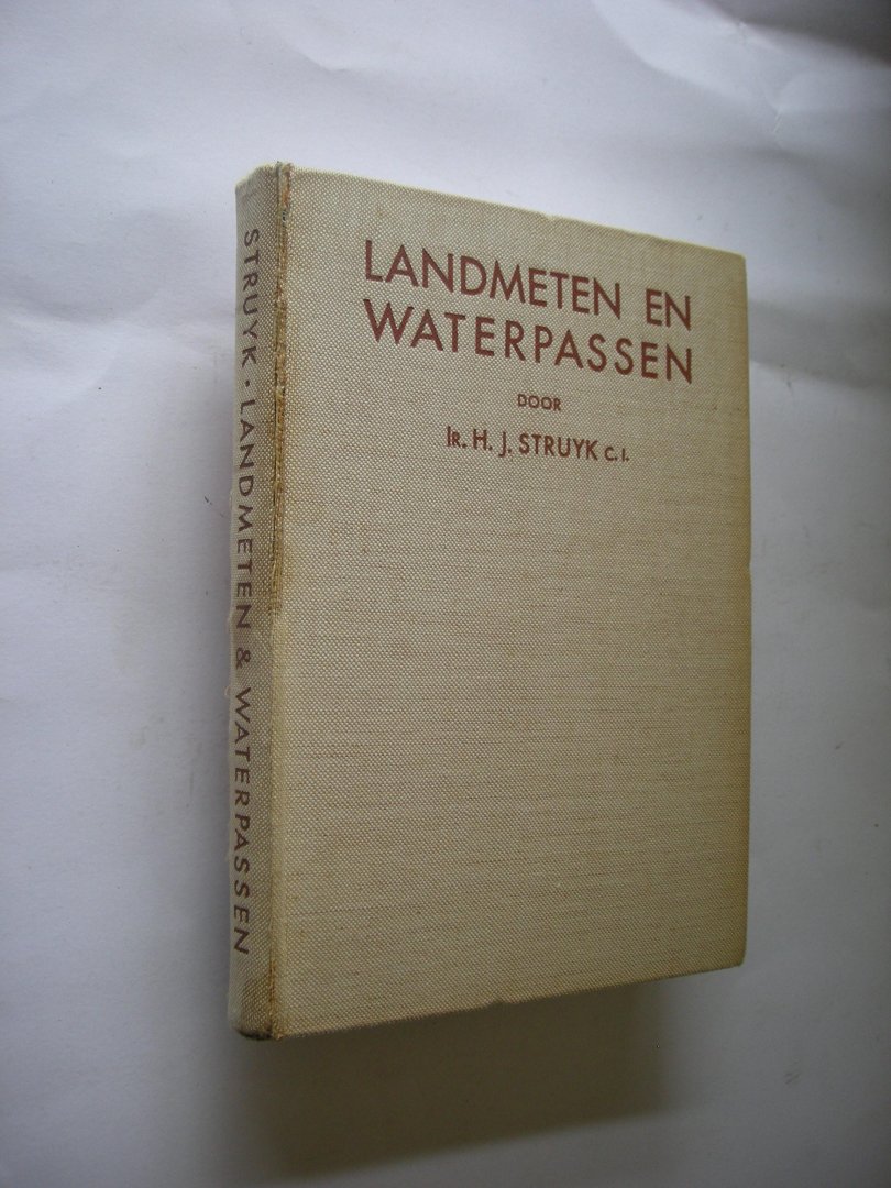 Struyk, H.J. - Landmeten en waterpassen. Studieboek voor het middelbaar technisch onderwijs en voor de practijk