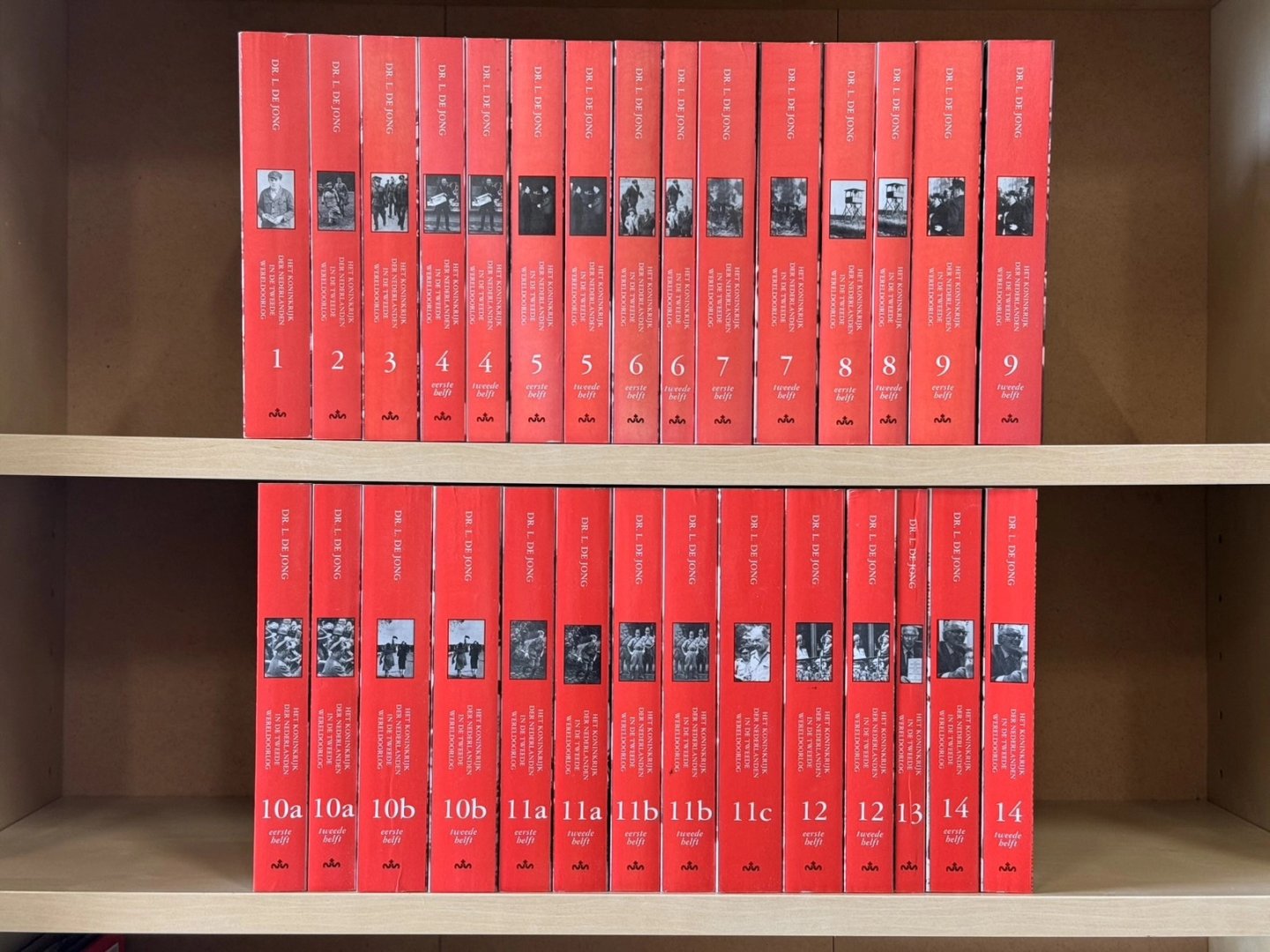 Dr. L. de Jong - COMPLEET: Het Koninkrijk der Nederlanden in de Tweede Wereldoorlog (14 delen in 29 boeken)