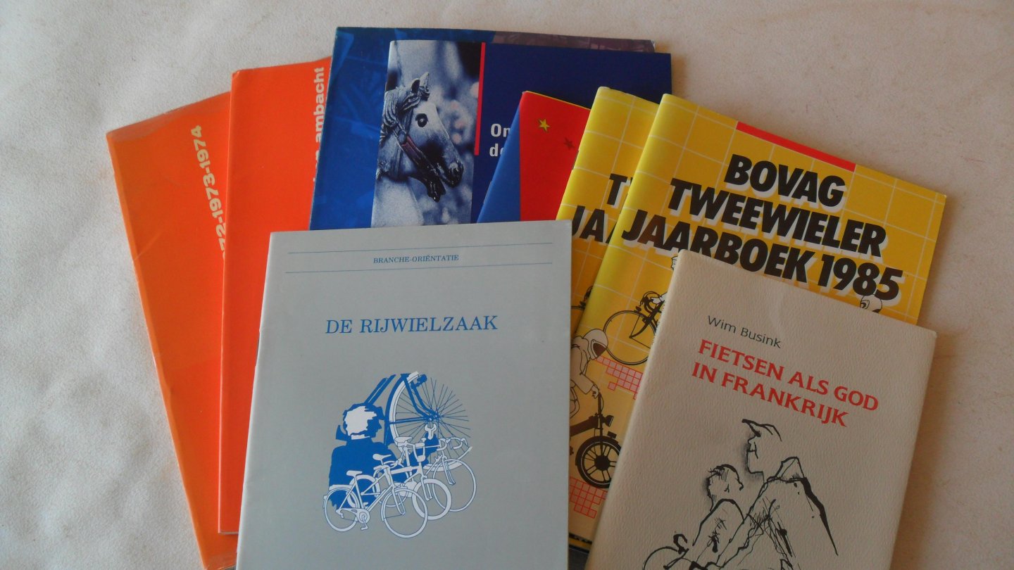  - Tweewieler Pakket: jaarboeken 84-85 Bovag/ Margeregeling Bovag1995 + idem van Bel.dienst/ De Rijwielzaak/ zie info
