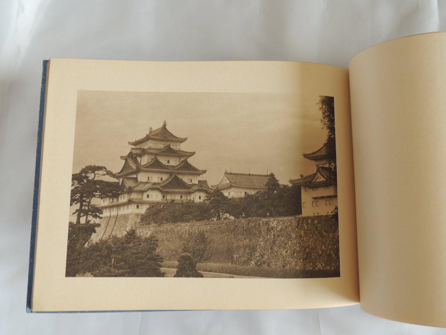  - An Art Album of the Nagoya Castle