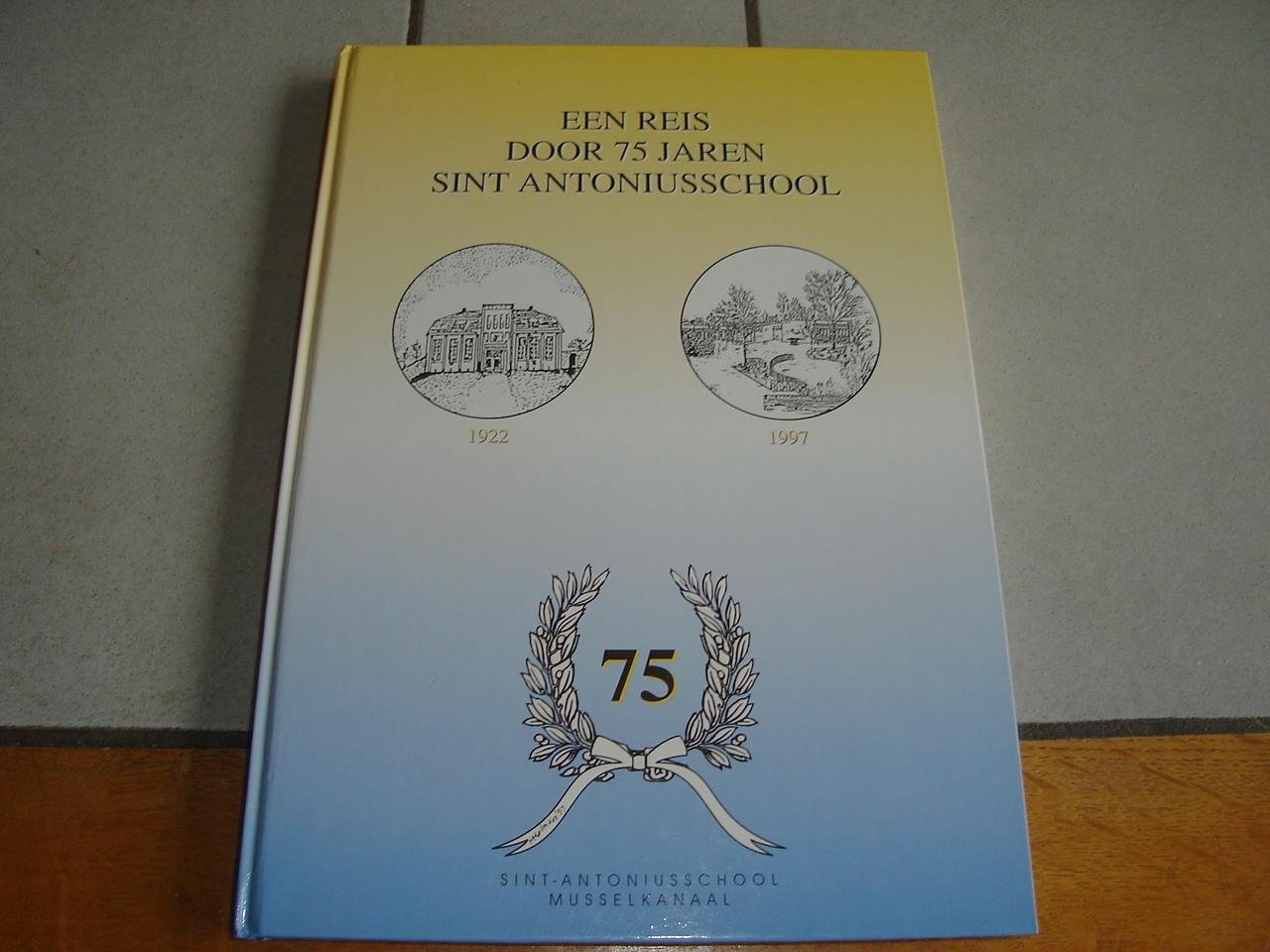 o.a: Martin Holman en Rinus Allemekinder. - jubileumboek 75 jaar sint-Antoniusschool Musselkanaal. 1922 - 1997. Een reis door de 75 jaren.