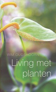 Oudshoorn , Wim - Living met planten. Een nieuw boek over planten binnen, mooi en praktisch.
