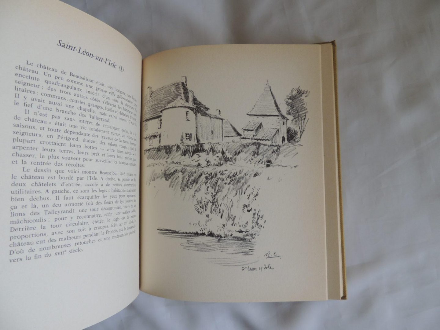 Jean Secret - Roger Chapelet - Vieilles maisons du Périgord perigord, 75 croquis d'après nature de Roger Chapelet