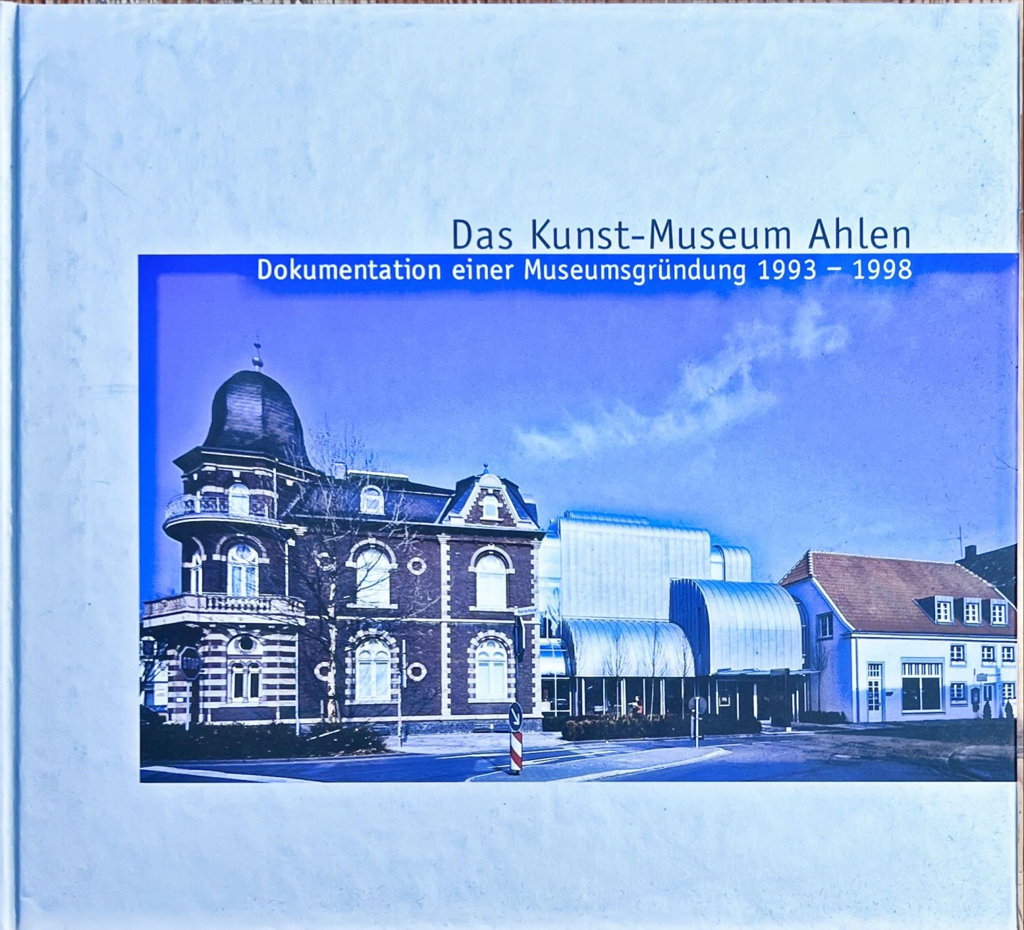 Leismann, Burkhard. - Das Kunst-Museum Ahlen Dokumentation einer Museumsgründung 1993 - 1998.