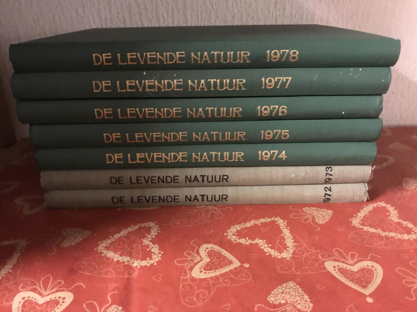 Heimans , JAC P Thijsse - 7 ingebonden delen De Levende Natuur 1972 , 1973,1974,1975, 1977en 1978