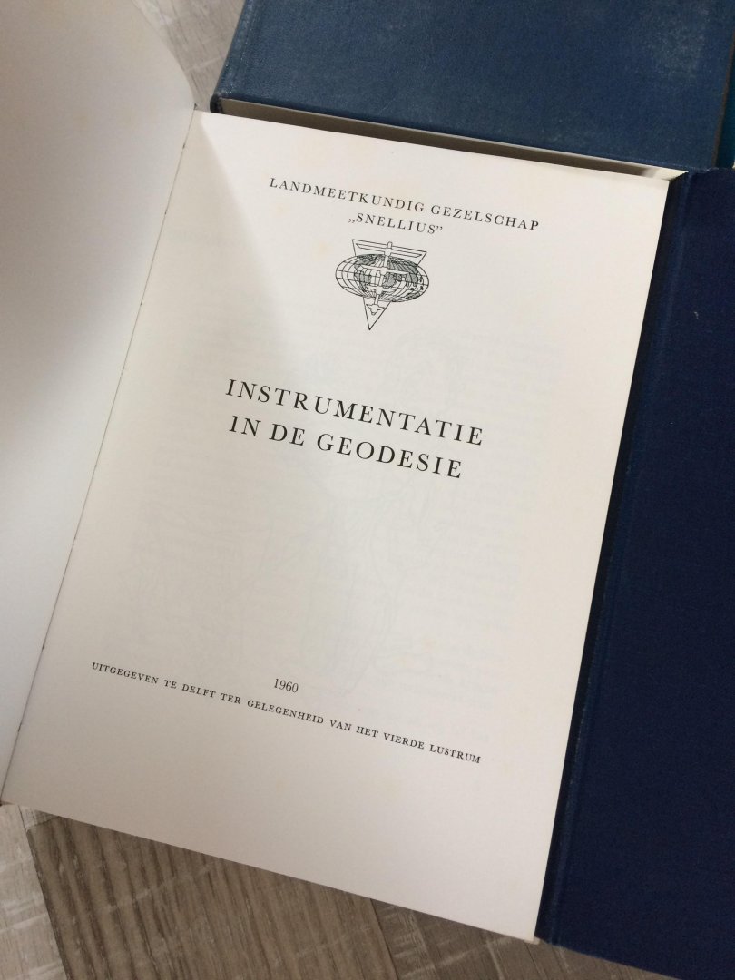 Redactie , snellius - Lustrumboek Landmeetkunde, Snellius, 9 delen, van 1940 tot  1990