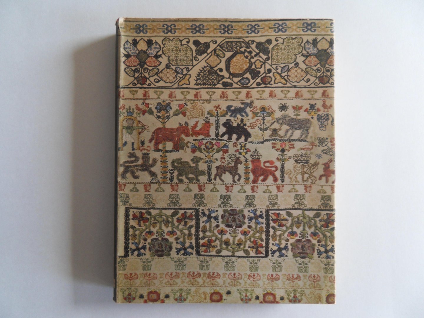 Colby, Averil. - Samplers. - Yesterday and Today.