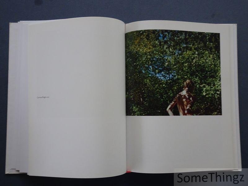 Thirza Schaap (foto's), Bianca Stigter (tekst). - Play dead.