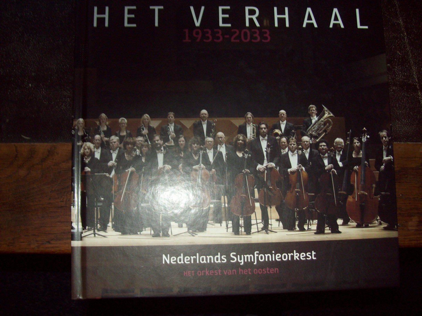 Paul Abels - "Het Verhaal 1933 - 2033"  Twintig jaar geschiedenis - Twintig jaar toekomst Nederlands Symfonie Orkest. - Het Orkest van het Oosten.