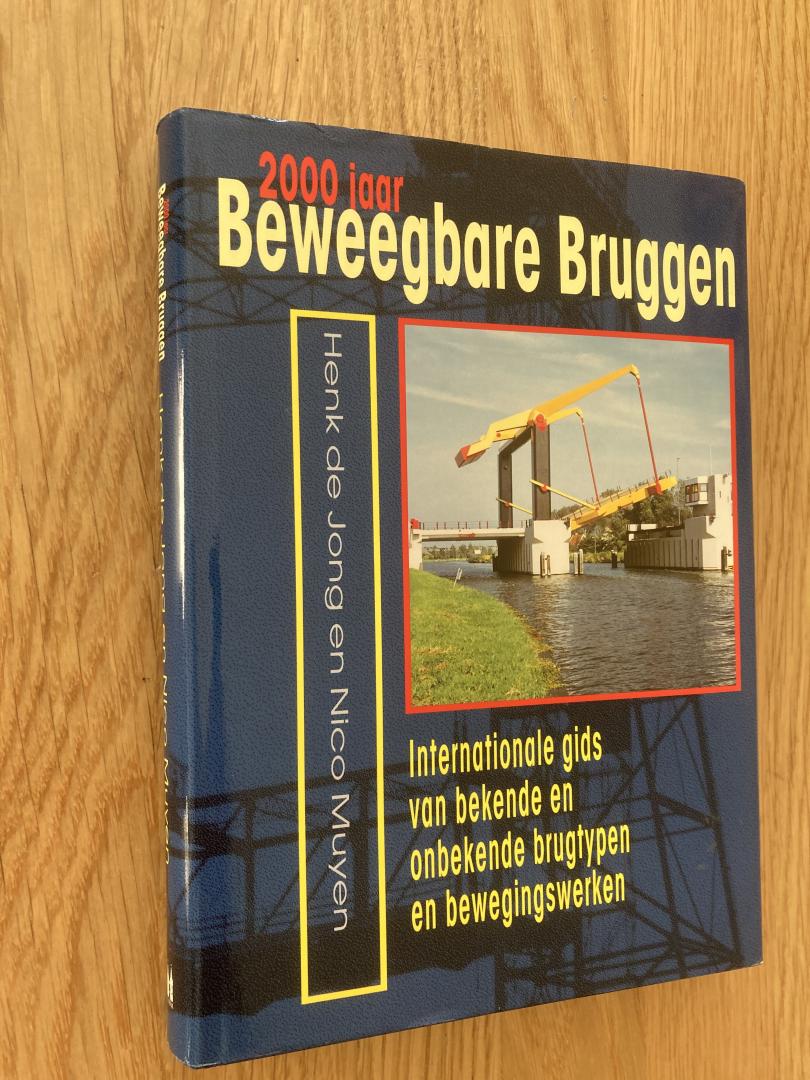 Jong, Henk de & Nico Muyen - 2000 jaar beweegbare bruggen. Internationale gids van bekende en onbekende brugtypen en bewegingswerken.
