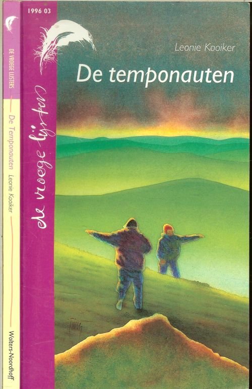 Kooiker Leonie...Illustraties Charlotte Dematons - De Temponauten ... Middenin de duinen is een vierkant zwart vlak, Quirijn en Jan vragen zich af waar het voor dient ?