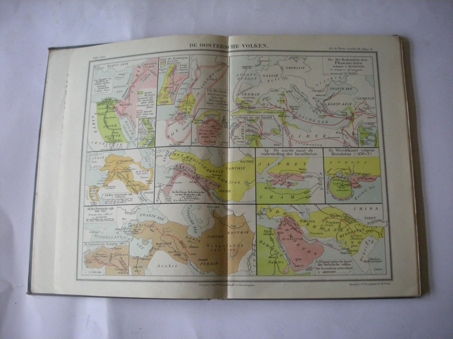 Bont, A.L.de - Schoolatlas der Algemeene en Vaderlandsche geschiedenis (ook voor het Handelsonderwijs). In ruim 150 kaarten en bijkaartjes + bijlage Leiddraad (geniet, 12pp.)
