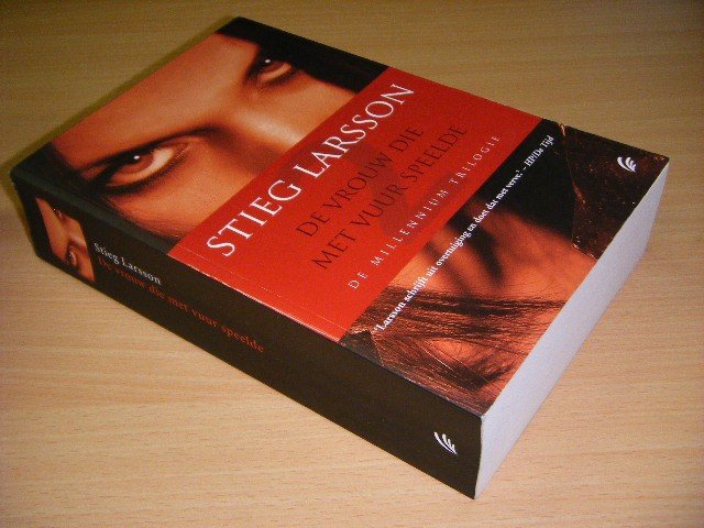 Stieg Larsson - De vrouw die met vuur speelde De Millennium trilogie 2
