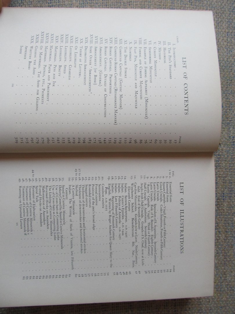 Hewitt, Graily - LETTERING for students and craftsmen. With 403 illustrations.