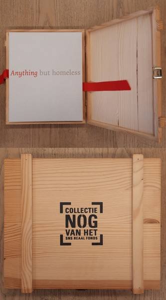 VEEN, CORRIE VAN DER. - Anything but homeless. NOG collectie van het SNS REAAL Fonds.