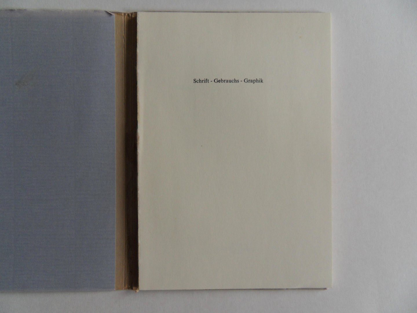 Ivenskij, S.G. - Gerhard Tag Exlibris. - Schrift - Gebrauchs - Graphik. - Einige Bemerkungen über die Kunst von Eigentums-Miniaturen eines Graphikers der DDR. [ Genummerd exemplaar 112 / 300 ].