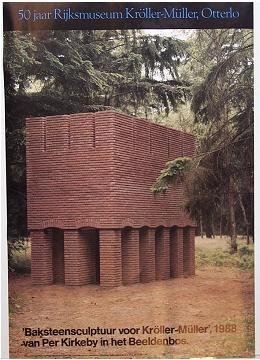 BRATTINGA, PIETER (ONTWERP). KIRKEBY, PER. - Baksteensculptuur voor Kröller-Müller in het Beeldenbos. 50 jaar Rijksmuseum Kröller-Müller, Otterlo.