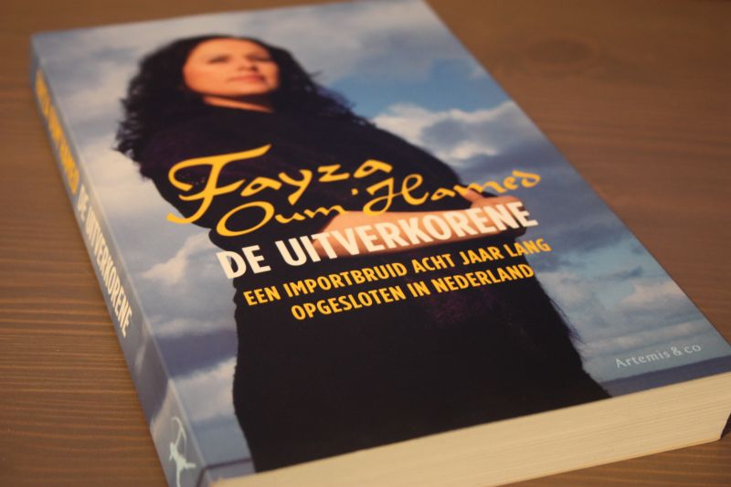 Oum Hamed, Fayza - DE UITVERKORENE. Een importbruid 8 jaar  opgesloten in Nederland.