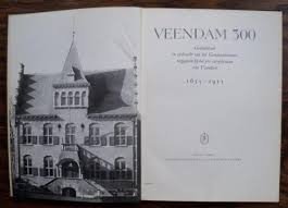  - Veendam 300 Gedenkboek in opdracht van het Gemeentebestuur uitgegeven bij het 300-jarig bestaan van Veendam 1655-1955