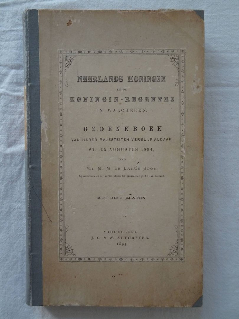 Lange Boom, M.M. de - Neerlands Koningin en de Koningin-Regentes in Walcheren; gedenkboek van Harer Majesteiten verblijf aldaar, 21-25 Augustus 1894.