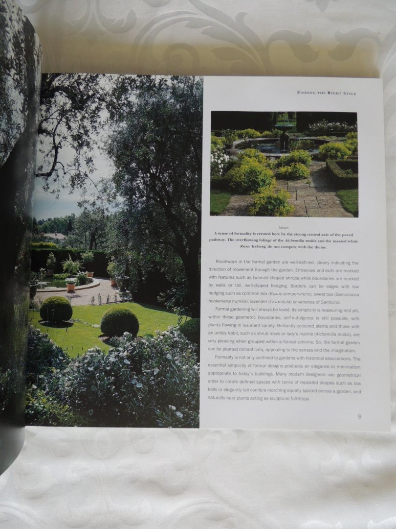 Billington Jill - with photography by Clive Nichols. - Planting companions